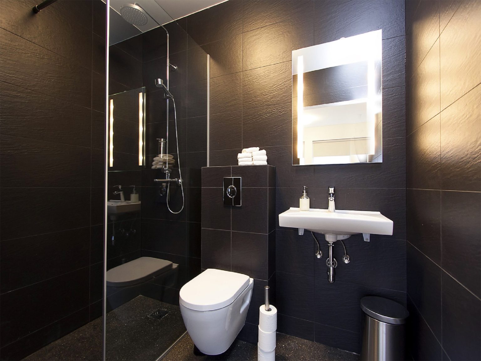 KEF Guesthouse interior room